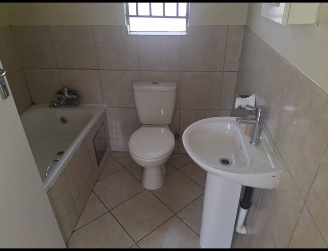 2 BEDROOM FREEHOLD FOR SALE IN CRYSTAL PARK
